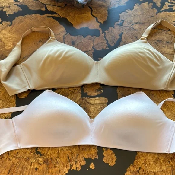 Four Wireless Soma Vanishing Back Bra Bundle - Picture 3 of 5